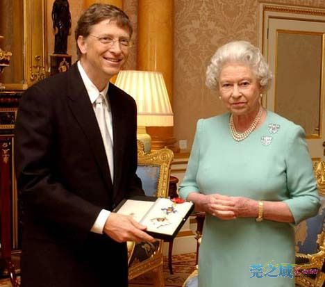 2005年比尔&middot;盖茨和英国女王在白金汉宫的合影